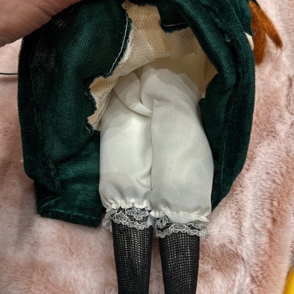 Anne of Green Gables Collectible Porcelain Doll - Picture 5 of 8